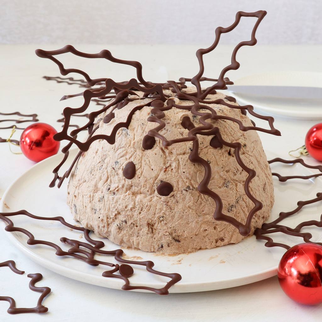 Cultured cream Christmas ice-cream pudding